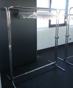 Alquiler de percheros con o sin perchas